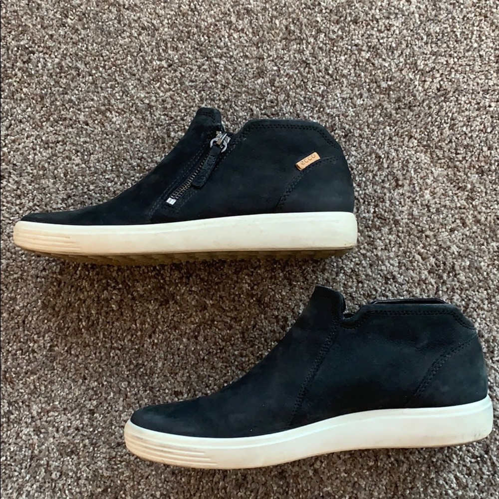 LIKE NEW Ecco Suede, Leather Lined Sneakers